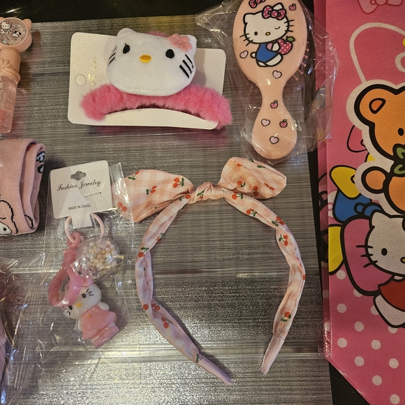 Hello Kitty Pink Accessory Gift Set with Tote, Headbands & Key Charm See 📸 - Picture 8 of 12
